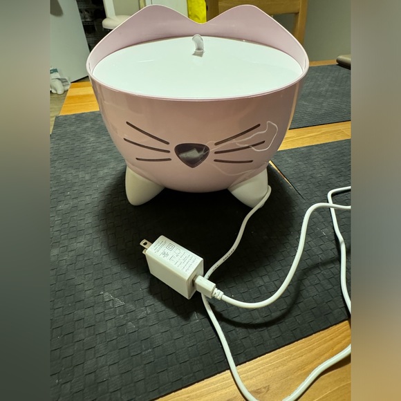 EUC Pixi Cat Water Fountain - Picture 2 of 2